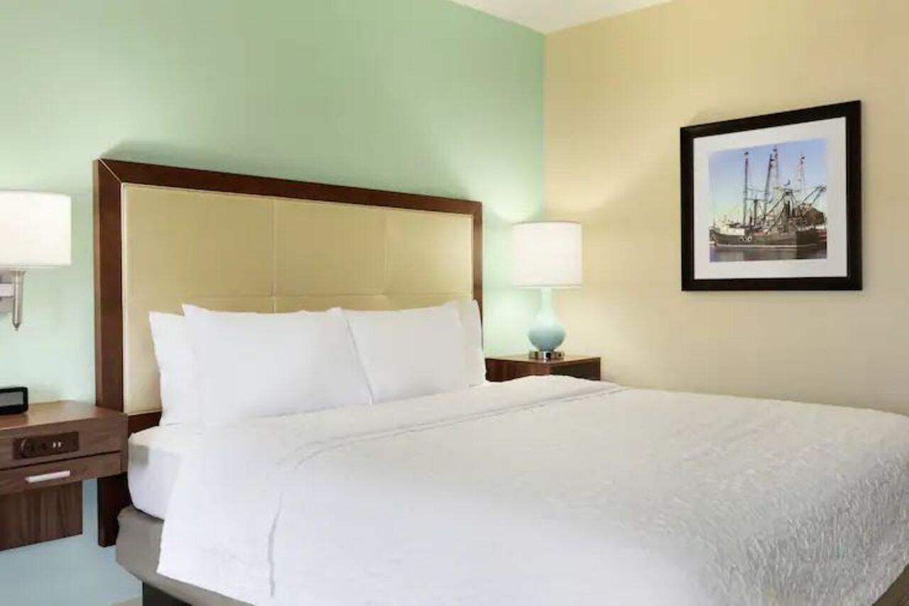 Hampton Inn & Suites Tarpon Springs Exterior photo