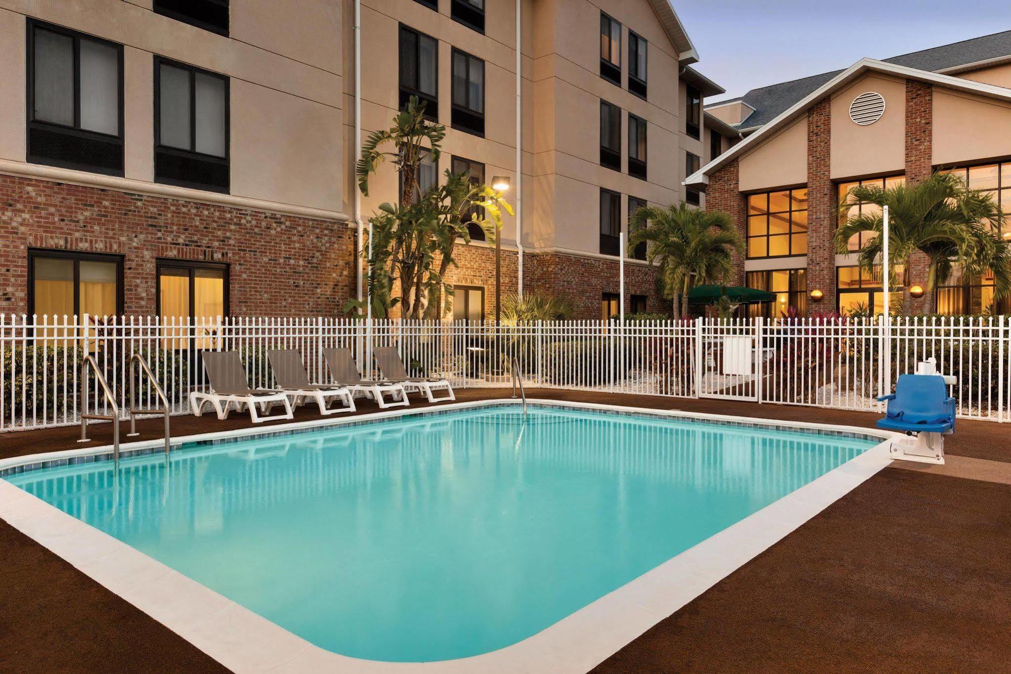 Hampton Inn & Suites Tarpon Springs Exterior photo